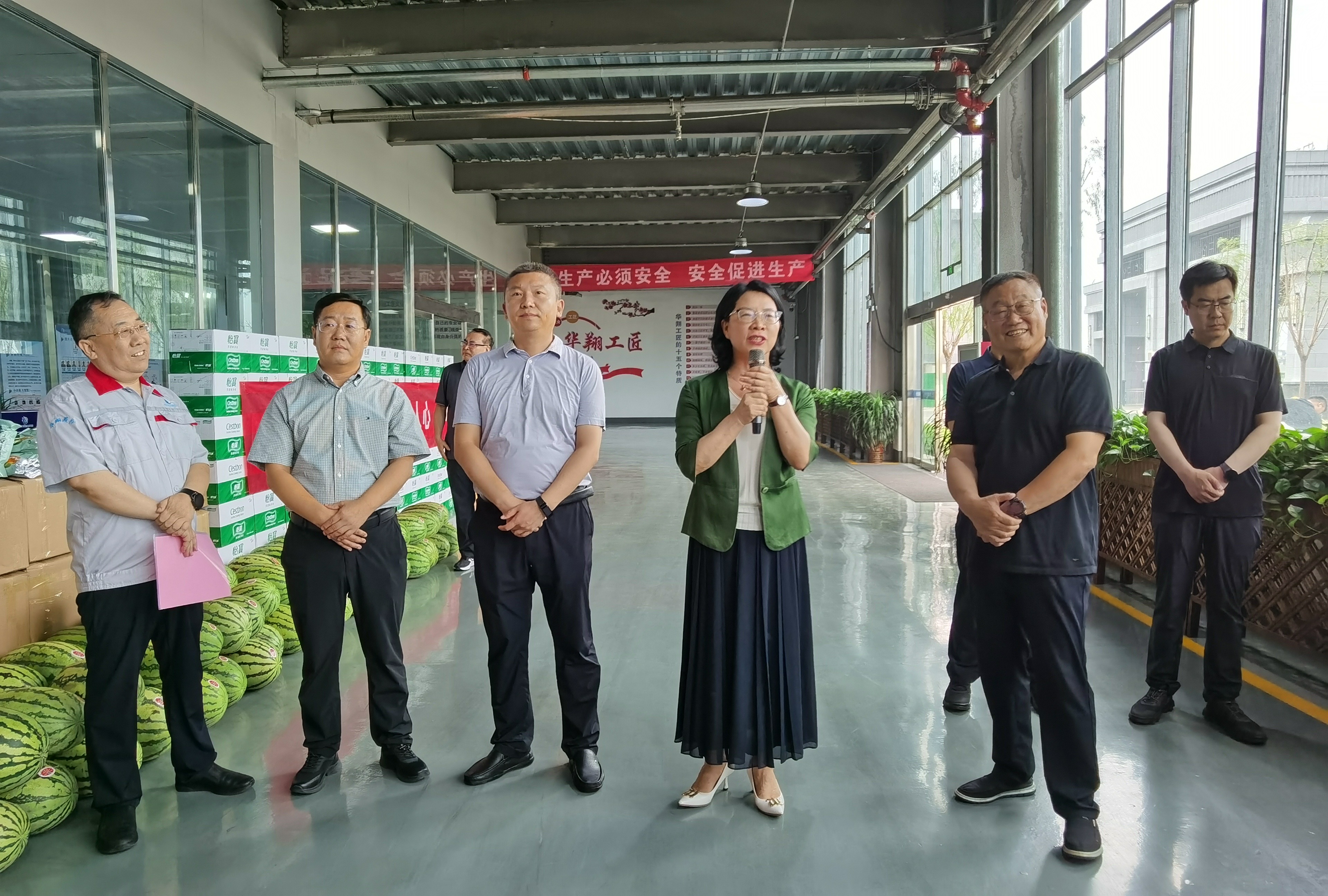 清涼慰問暖人心、凝心聚力鼓干勁