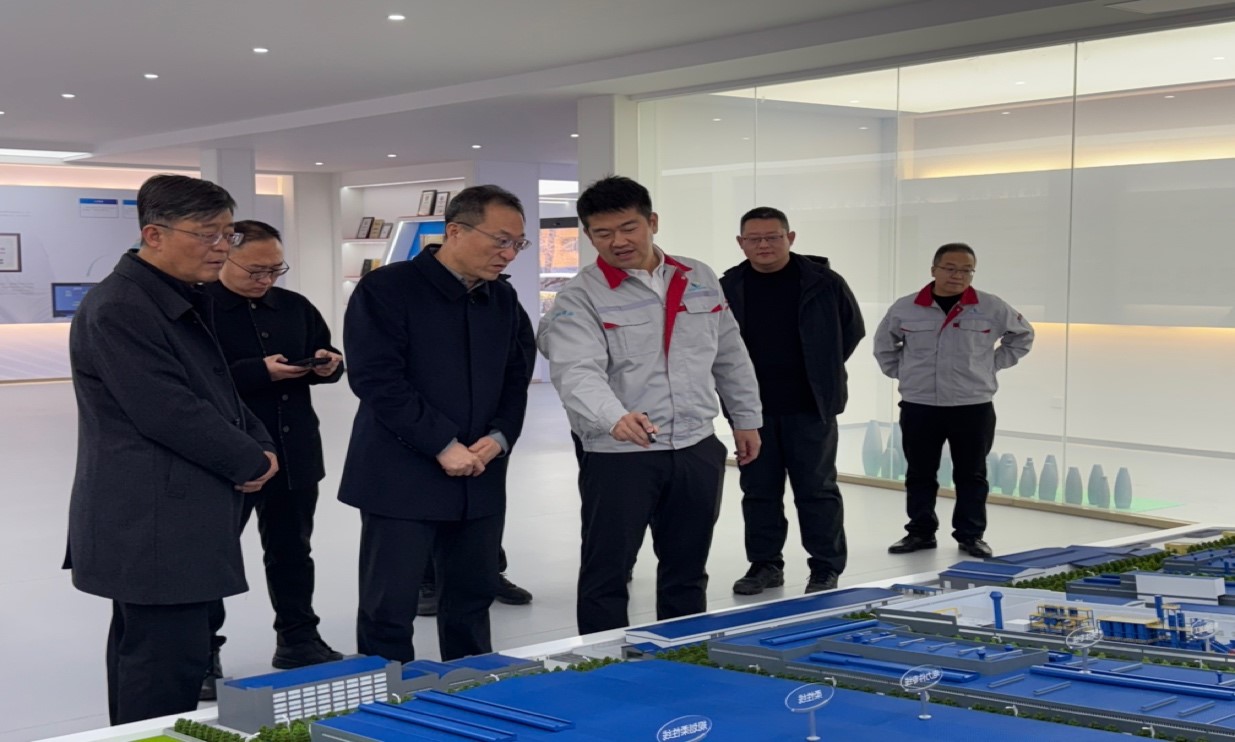 臨汾經(jīng)濟(jì)開(kāi)發(fā)區(qū)黨工委書(shū)記、管委會(huì)主任白建成一行深入華翔圣德曼新能源汽車(chē)零部件產(chǎn)業(yè)園調(diào)研