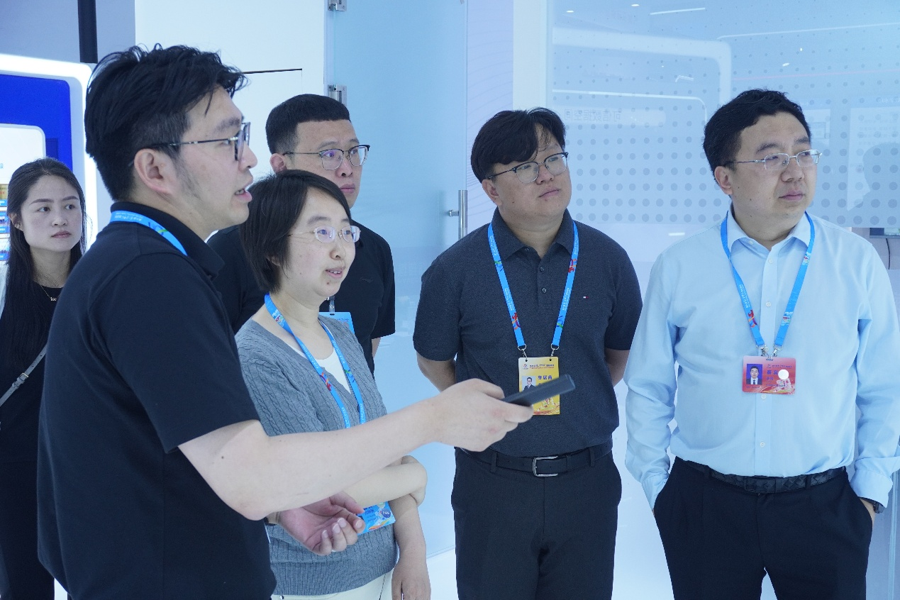 華翔智聯(lián)重磅亮相中國(guó)數(shù)字峰會(huì)：以“產(chǎn)業(yè)深知+數(shù)字技術(shù)”雙輪驅(qū)動(dòng)，深度賦能智能制造